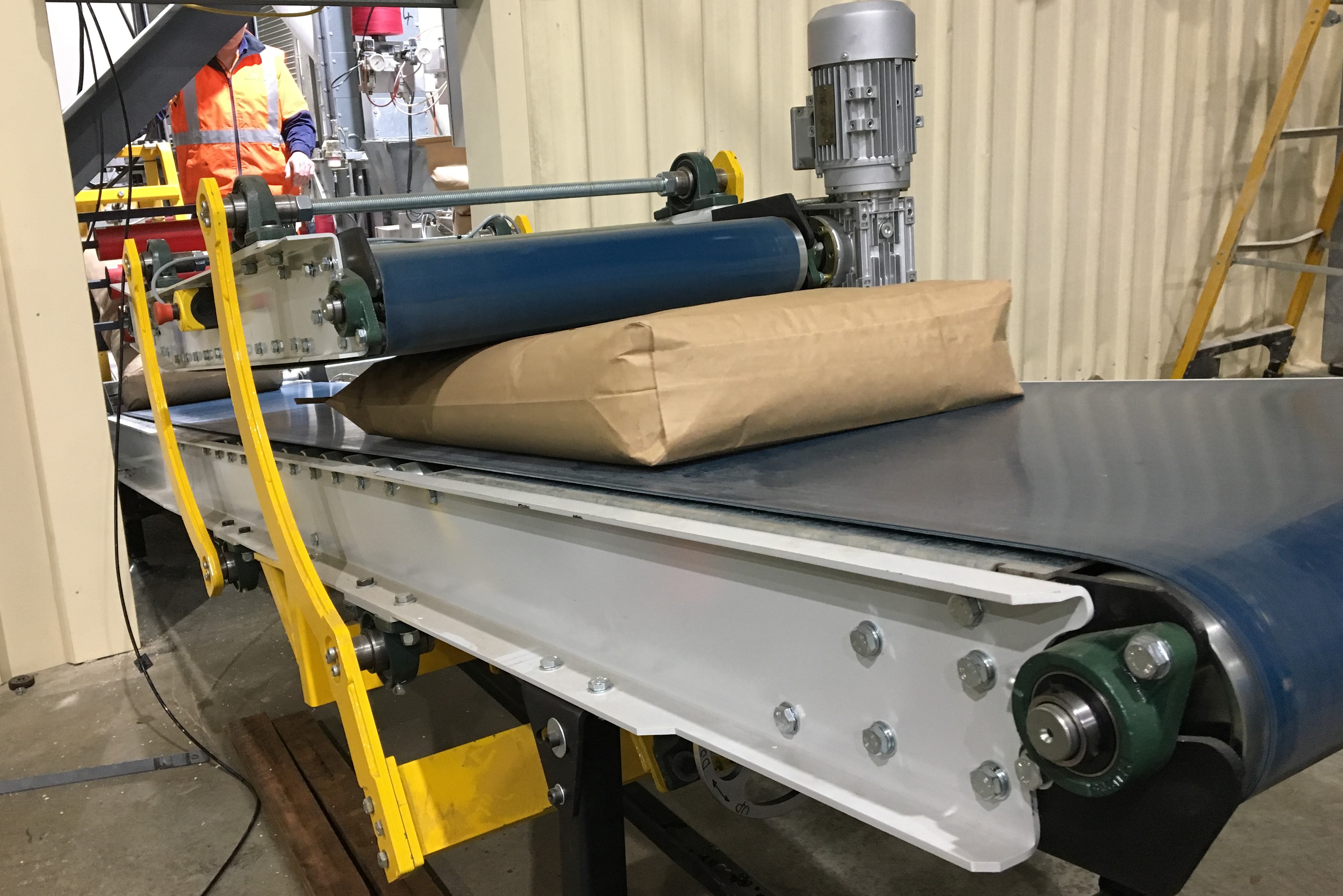 News, bag flattener, conveyor, system, conveying, robot, automatic, palletising, system